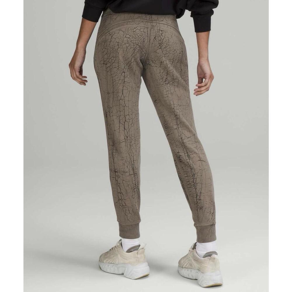 Lululemon Pants 2 brown joggers high rise sweatpants athletic athleisure preppy